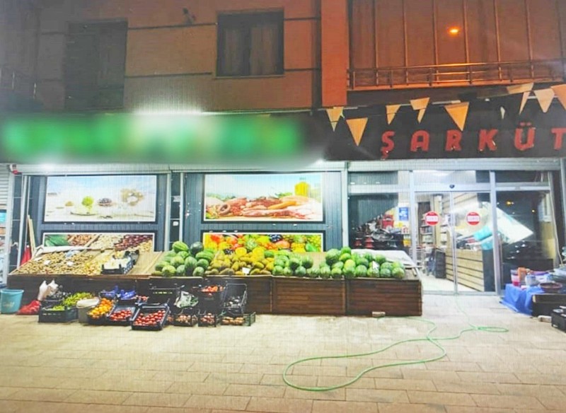 Sonunda bunu da gördük: Markette uyuşturucu satan baba oğul tutuklandı