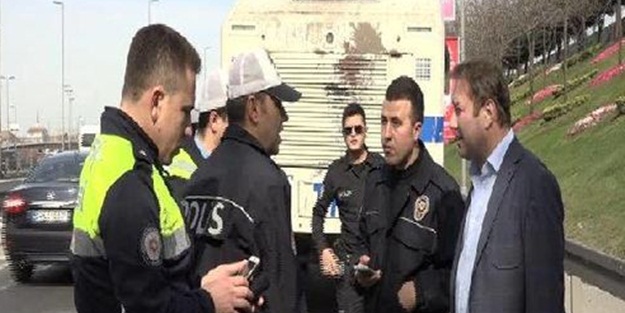 Şoray Uzun'un otomobiline TOMA çarptı!