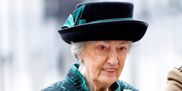 Sorduğu soru başını yaktı! Kraliçe Elizabeth'in 60 yıllık nedimesi istifa etti