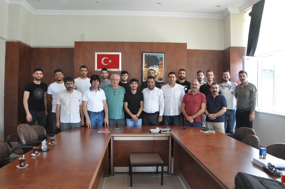 Sorgun Belediyespor’da toplu imza töreni 