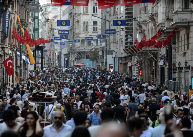 Sorulacak sorular belli oldu! Ak Parti’den geniş kapsamlı anket