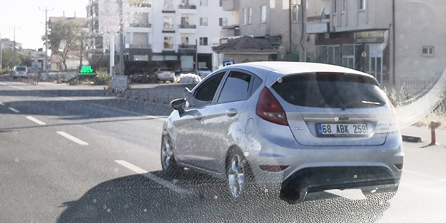 Trafikteki terör kameralara yansıdı! Sürücünün otomobili kullanma şekli 'pes' dedirtti