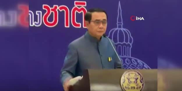 Soruyu beğenmeyen Başbakan gazetecilere dezenfektan sıktı