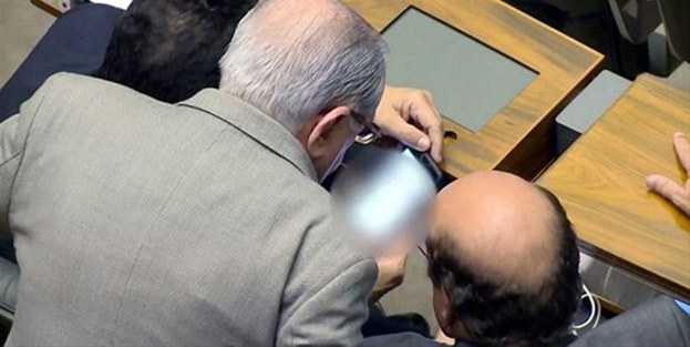 'Sosyal demokratlar' porno izlerken yakalandı