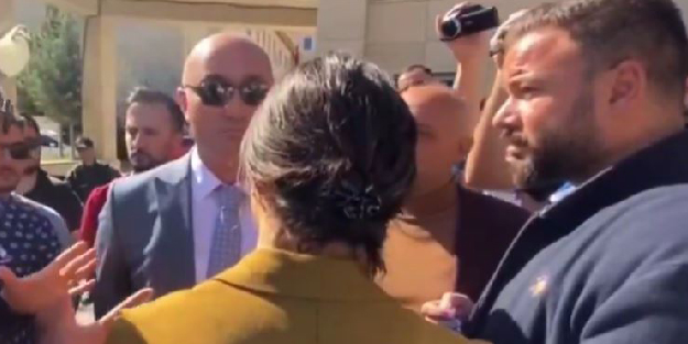 Sosyal medya bu görüntüleri konuşuyor! Emniyet müdüründen DEM'li vekile şamar