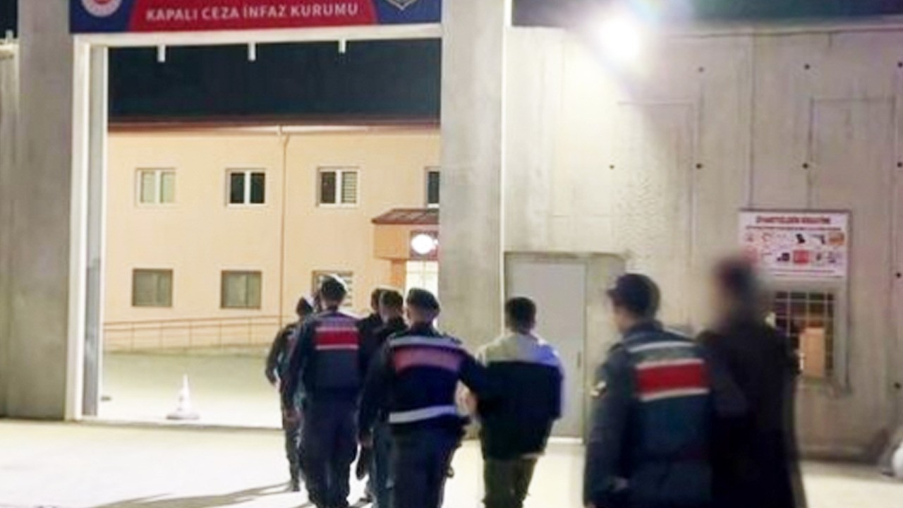 Sosyal medya çetesi çökertildi: Sahte kadın profili kullanıp 500 milyon lira dolandırdılar