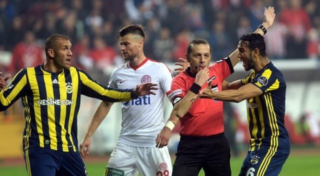 Sosyal medya Cüneyt Çakır'ı konuşuyor