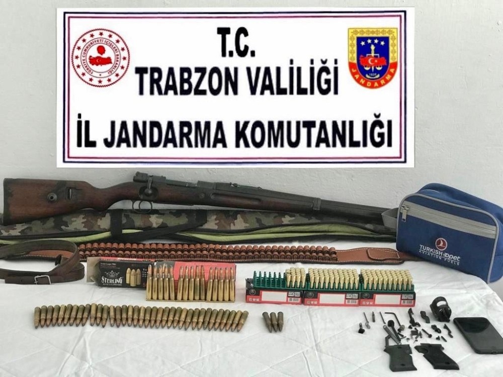 Sosyal Medya hesabından bir silah platformuna 3 adet tabanca fotoğrafı ekleyince... 