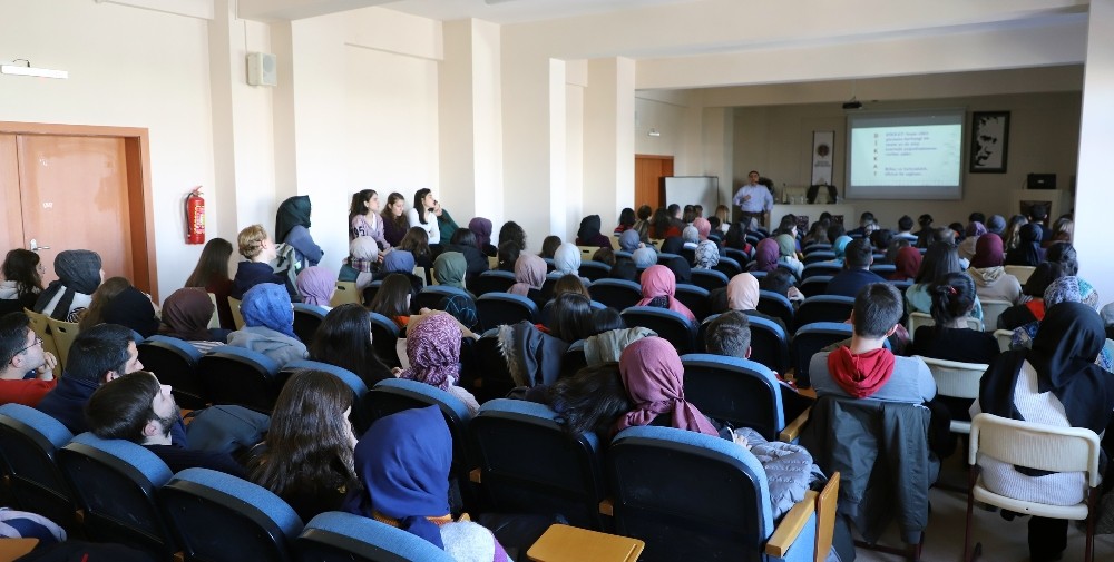 Sosyal medya mı? Sosyal yara mı? konferansı gerçekleşti 
