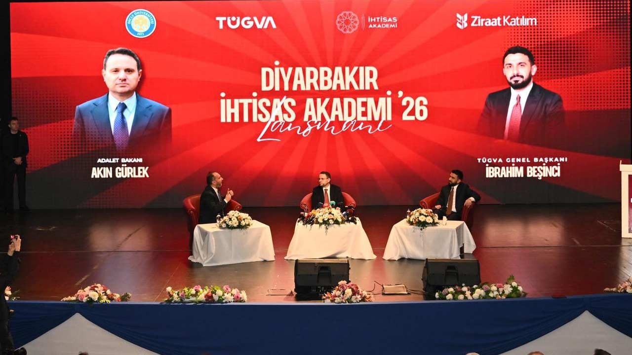 Sosyal medya siteleri şartları kabul etti! Türkiye'de yepyeni dönem başlıyor