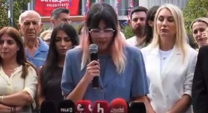 Sosyal medyada Cumhurbaşkanına hakareti normalleştirmeye çalışan kadın komik duruma düştü! O çikolatayı ne zaman yiyecek?