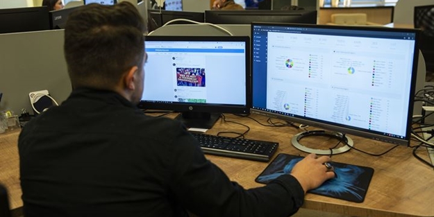 Sosyal medyada 'devriyedeler'