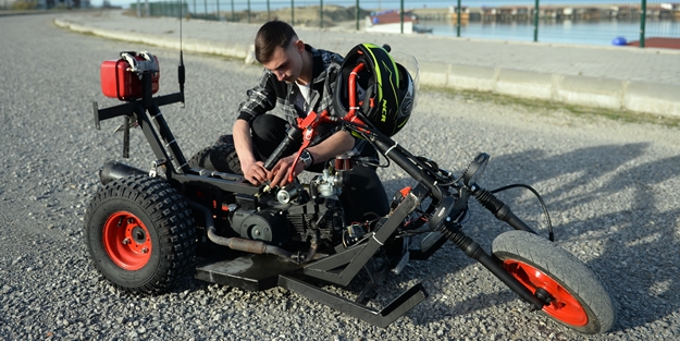 Sosyal medyada gördüklerinden etkilendi... Kendi motosikletini tasarladı