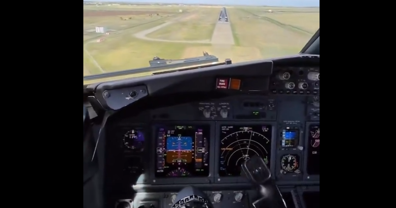 Sosyal medyada nefes kesen görüntü! Pilotun gözünden uçak indirme anı