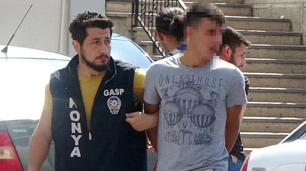 Sosyal medyada tanıştığı kişiler çırılçıplak soyup, otomobilini gasp etti