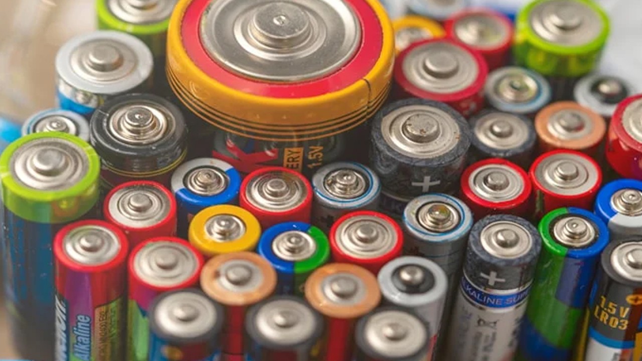 Sosyal medyada viral oldu: Meğer pillerin bitip bitmediğini kontrol etmek bu kadar basitmiş!