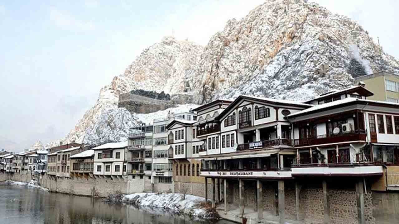 Sosyal medyada yalanın sınırı yok: On binlerce öğrenciye tuzak