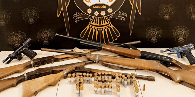 Sosyal medyadan DEAŞ propagandası yapan şahsın evinde çok sayıda silah ele geçirildi