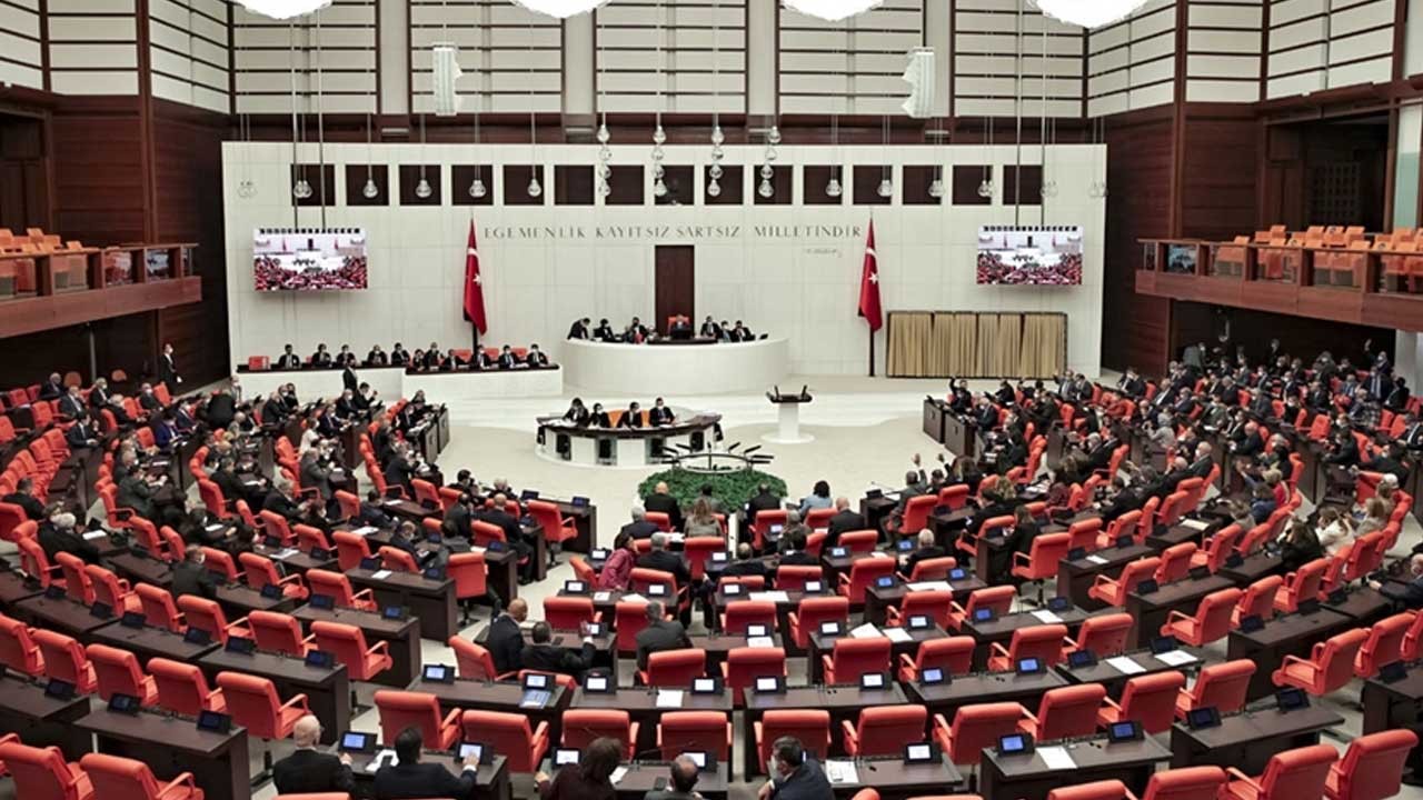 Sosyal medyaya ve doğum iznine yönelik düzenlemeleri de içeren kanun teklifi TBMM Genel Kurulunda