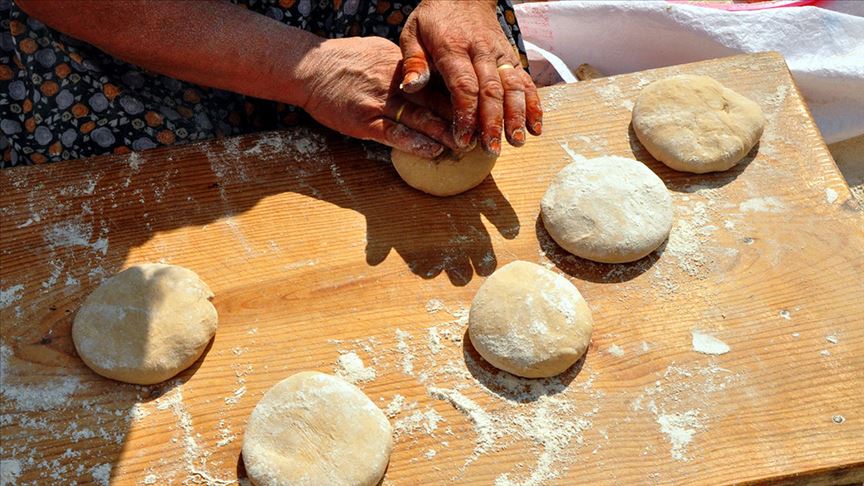 Sosyal mesafe önlemleri evde ekmek yapımını artırdı