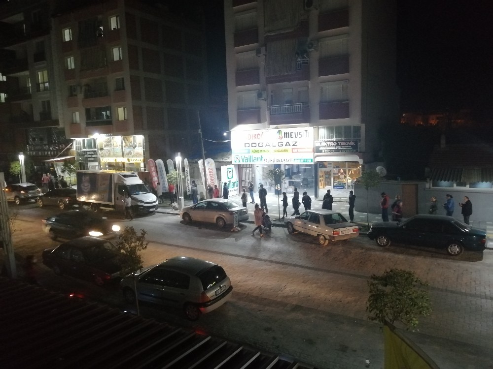 Sosyal mesafeli ekmek kuyruğu 