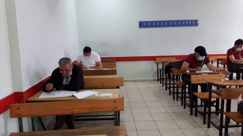 Sosyal mesafeli ilk sınav gerçekleştirildi 