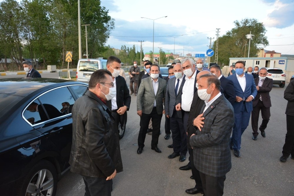 Sosyal mesafeli istişare toplantısı 