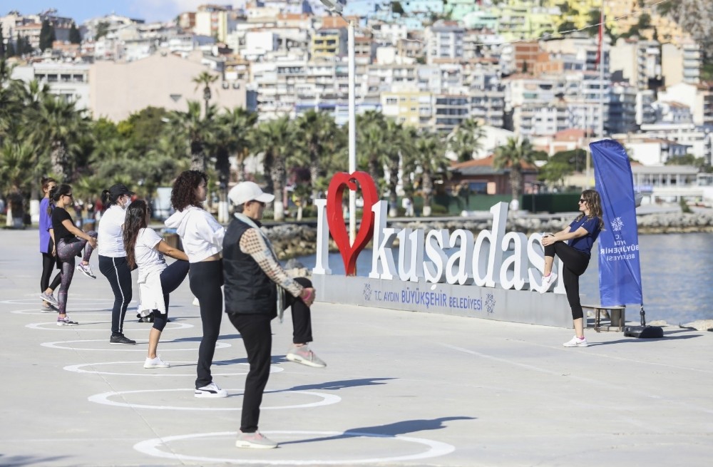 Sosyal mesafeli sabah sporu 