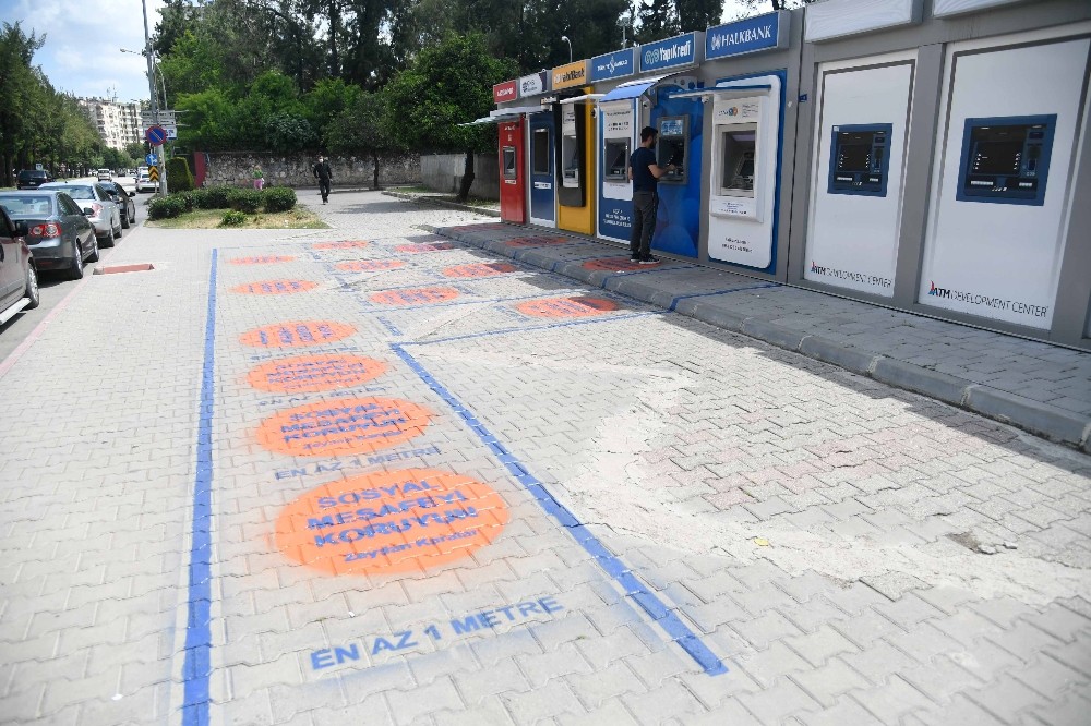 Sosyal mesafeye işaretle uyulacak 