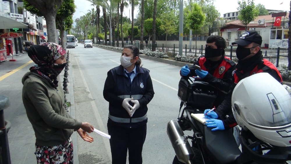 Sosyal mesafeyi hiçe sayıp saç başa kavga eden dilenciler bugün dilenirken yine polise yakalandı 