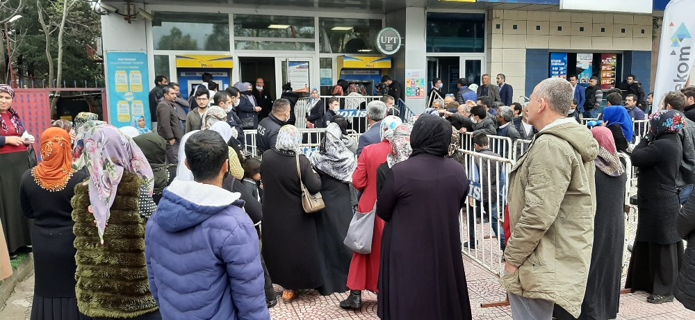 Sosyal yardım parası için ‘korona’ dinlemediler 