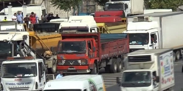 Şova dönen yürüyüş D-100’ü kilitledi