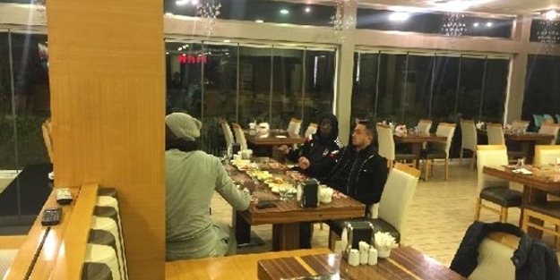 Önce namaz kıldılar sonra da...