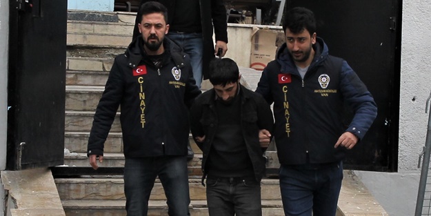 Soyguncu yürüyüşünden yakayı ele verdi