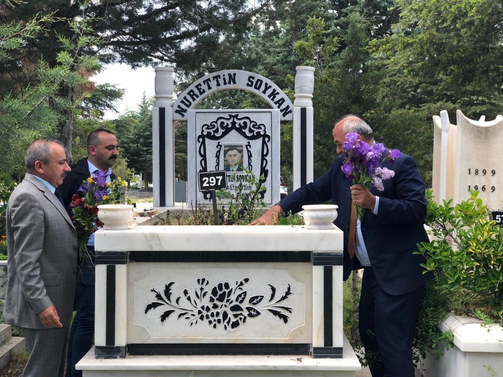 Soykan ölümünün 10. yılında mezarı başında anıldı 
