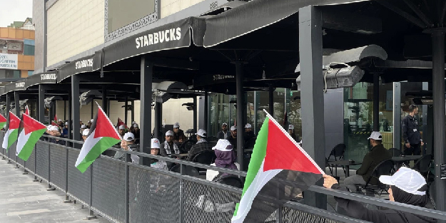 Soykırım destekçisi Starbucks ve McDonalds'tan büyük küstahlık! Protestoculara dava açıyorlar
