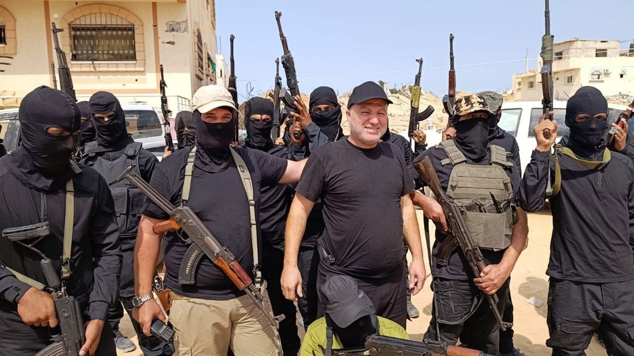 Soykırımcı İsrail askerleri ‘Milislerin’ savaş suçlarını itiraf etti: Hamas’ın kamyonlarıyla gelip insanlara ateş açarak her yeri yaktılar!