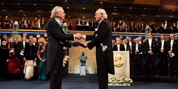 Soykırımcı yazar Peter Handke 'soykırım' ödülünü İsveç Kralı'ndan aldı! Türkiye'den peş peşe tepkiler