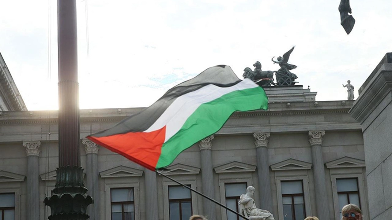 Soykırımın suç ortağısınız: Avusturya’da öğrenciler Viyana Üniversitesi’ni kapattı