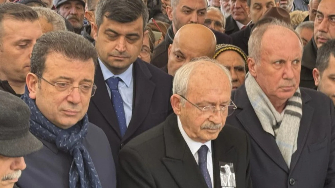 Söyle cemaat kim kimi sattı! Cenazede birbirinin altını oyanlar karesi