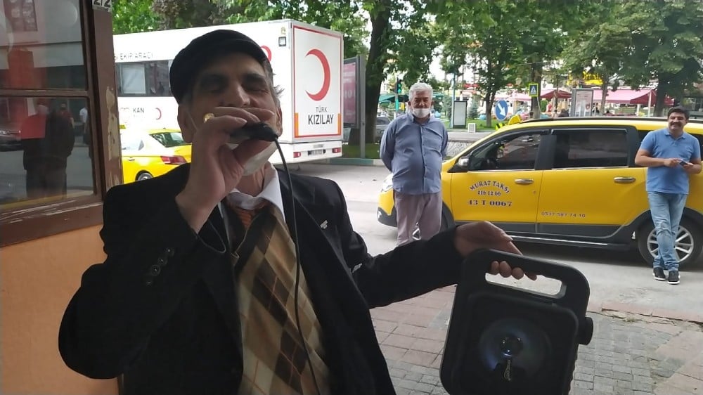Söylediği yanık türküler, dinleyenleri mest ediyor 