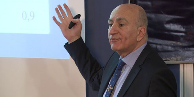 Söylediğin şeyi kulağın duyuyor mu darbesever! Büyük ekonomist Mahfi Eğilmez buyurdu!