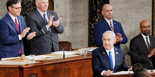 Soysuz Netanyahu alay etti kansız ABD'liler ayakta alkışladı! Gazze kasabının göz göre göre yalanları çileden çıkarttı