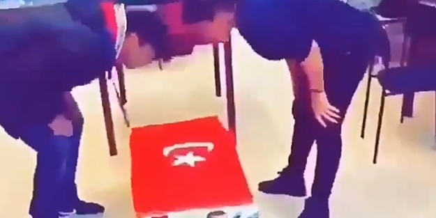 Soysuzlar! Türk bayrağına ve Erdoğan'a böyle saldırdılar
