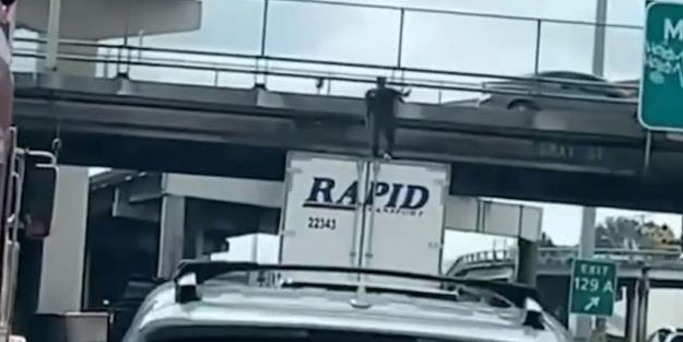 Soytarılığın sonu kötü bitti! TIR'ın üstünde dans facia ile sonuçlandı