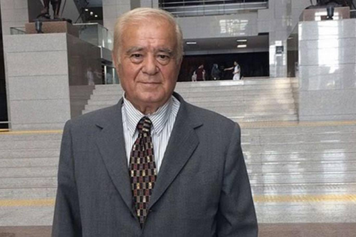 Sözcü yazarı, kendini böyle madara etti! Yaşlı başlı adamsın, şu düştüğün hallere bak