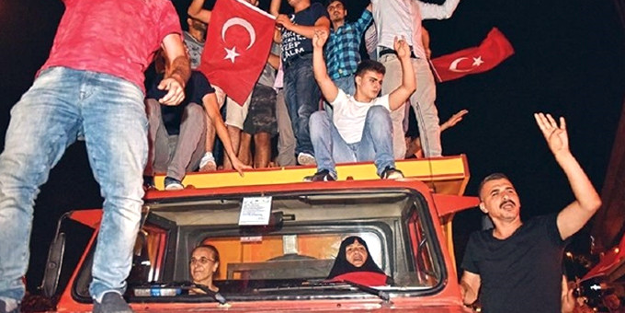 Sözcü yine fitne peşinde! Şerife Boz ile şehit yakını...