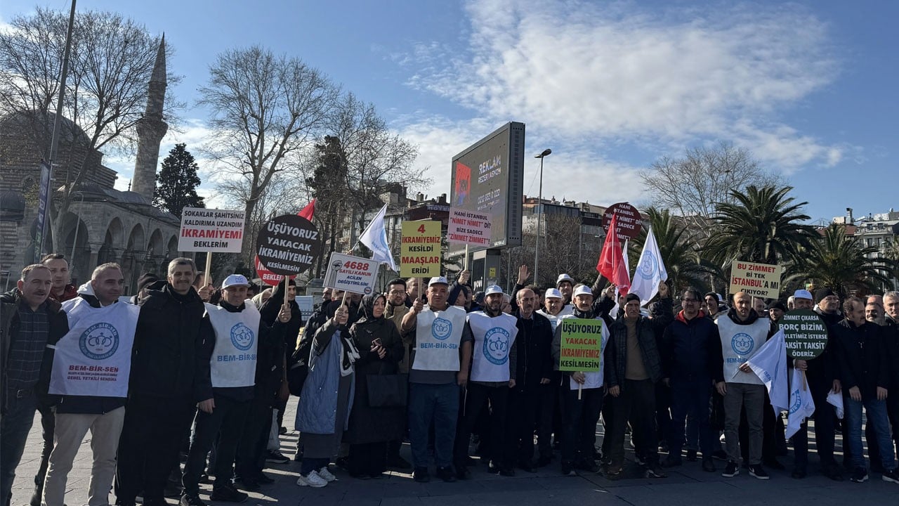 Sözde emekçi CHP’li İBB’ye protesto! ‘Üşüyoruz ikramiyelerimiz kesilmesin'