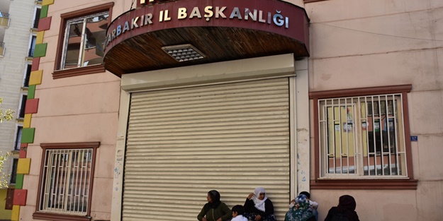 Sözde kadın derneği Mor Çatı acılı annelere kör ve sağır!