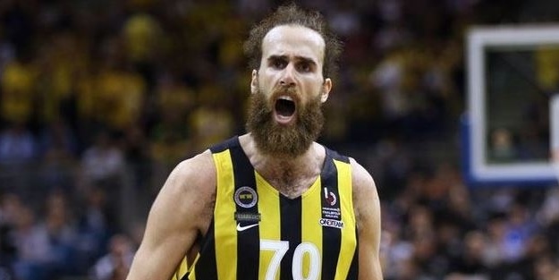 Sözünü tuttu saçını kesti!